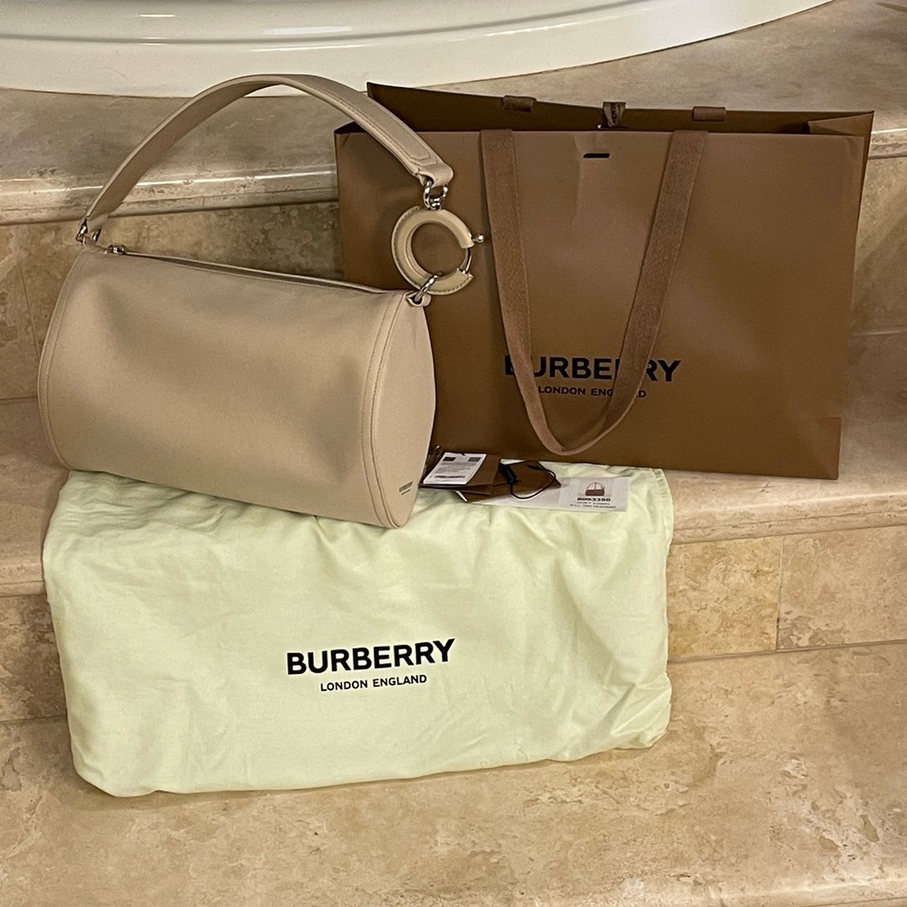 Never worn Burberry purse